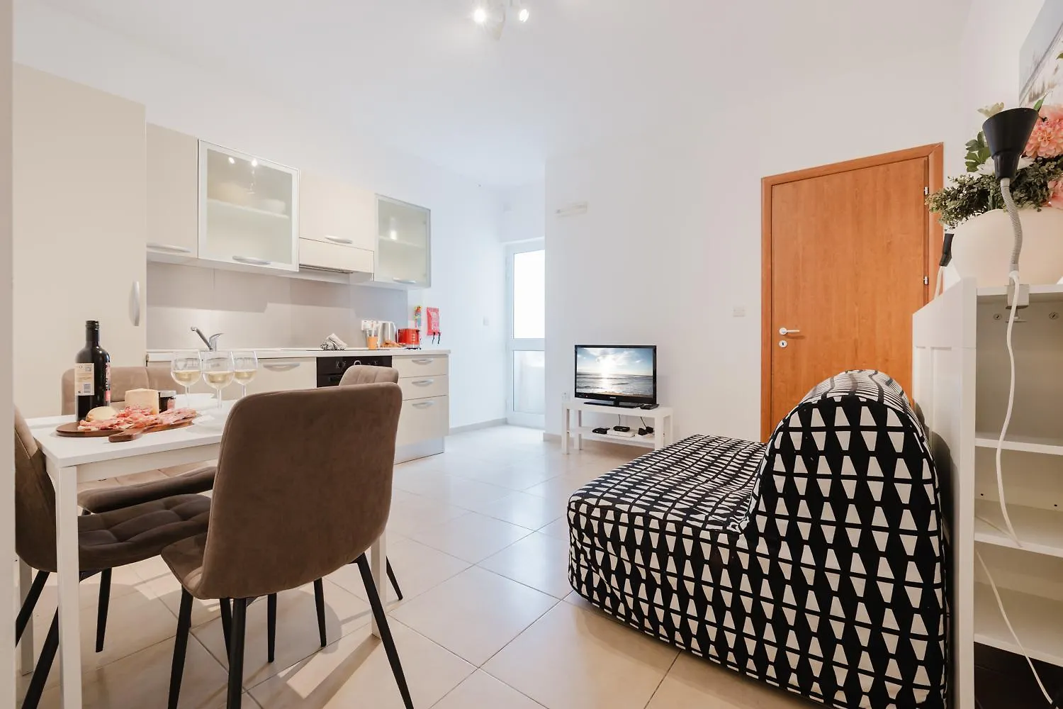 Tropea Court Sliema Apartment 6B By Homely contacts